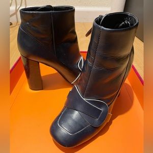 Tory Burch Women’s Navy blue bond leather ankle bootie size 7